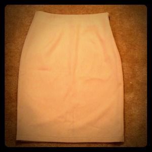⚡️SOLD⚡️🌸Cream colored pencil skirt🌸