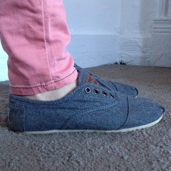 Gray TOMS