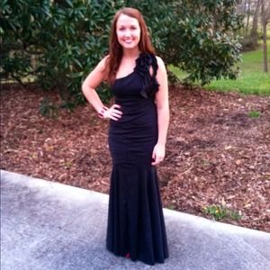 Formal Black Caché Dress