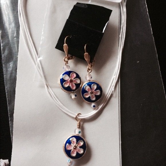 🎀Reduced Necklace and earrings set🎀