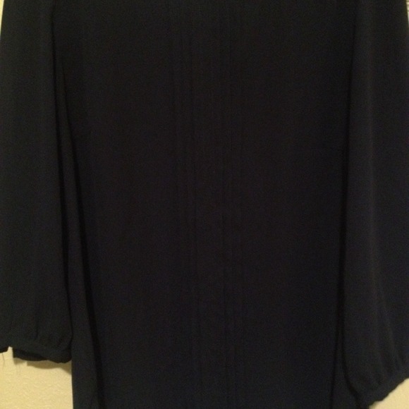 ❌SOLD Navy blue button back chiffon top - Picture 2 of 3