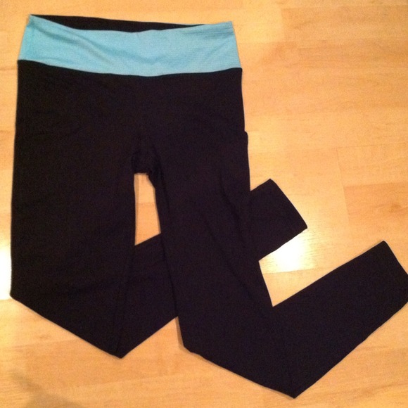 ❌TRADED❌ Black long yoga pants - Picture 2 of 3