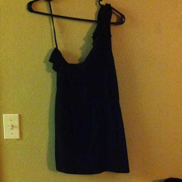One sleeve shoulder top