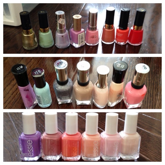 21 NAILPOLISHES. Bundled! Hot item! 💅💅💅💅💅💅💅