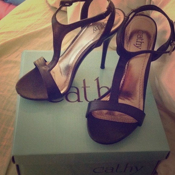 Cathy Jean size 6 black heels
