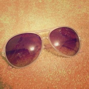 💚Plastic tan aviator shaped sunglasses