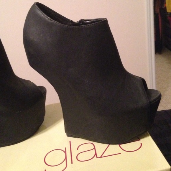 Glaze cut out heels👠💞 - Picture 2 of 4