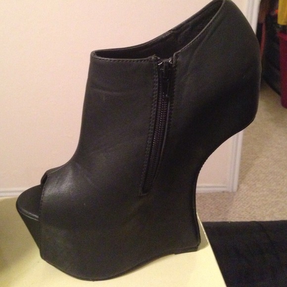 Glaze cut out heels👠💞 - Picture 3 of 4