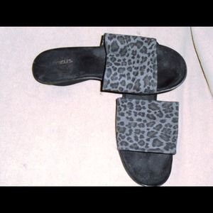 Black and blue animal print mule