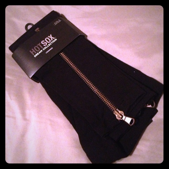 Black leggings with zipper detail