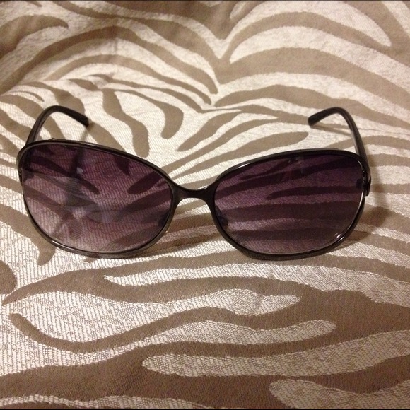 *SOLD**BUNDLED* Steve Madden Gunmetal Sunglasses