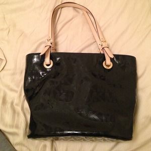 REDUCED! ✨✨Michael kors patent leather tote bag