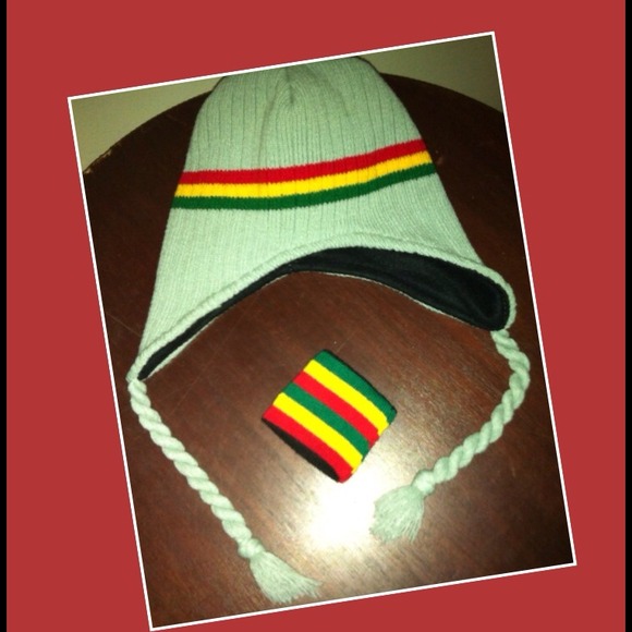 Skull cap and wristlit