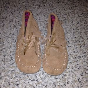 Moccasin shoes