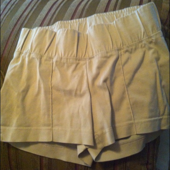 Maternity shorts
