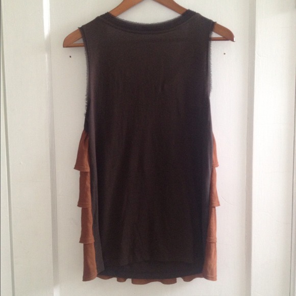 💰SOLD 💰 LOFT Brown Ruffle Top - Picture 3 of 4