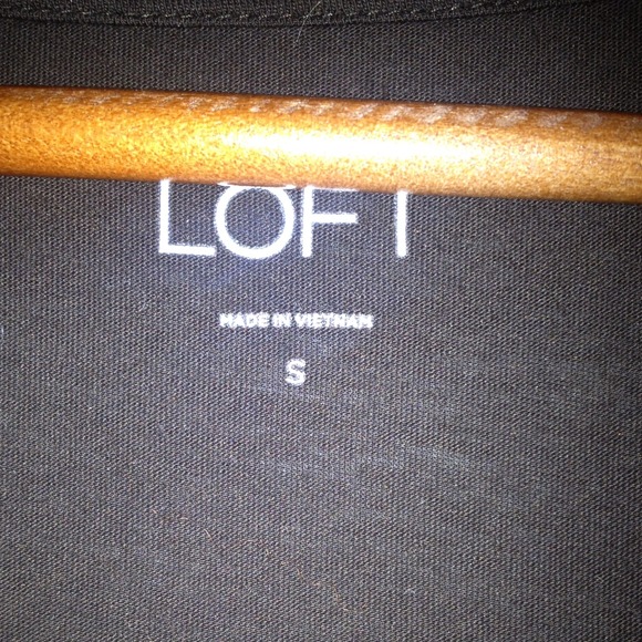 💰SOLD 💰 LOFT Brown Ruffle Top - Picture 4 of 4