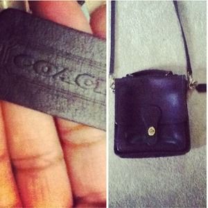 Vintage Leather 💯Authentic Coach Cross-Body Purse