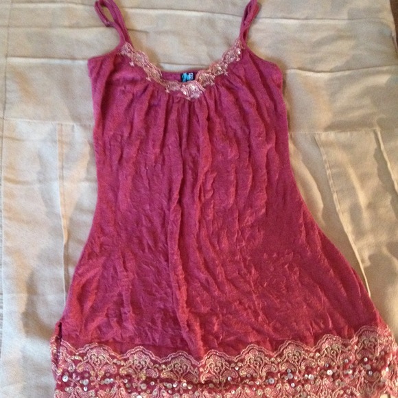 ✨SOLD✨Pink tank top with gold sequence - Picture 1 of 2