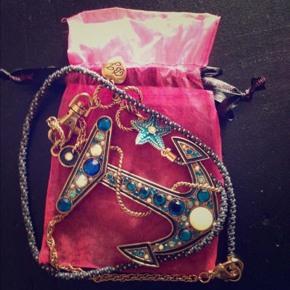 Fabulous & authentic Betsey Johnson necklace ⚓️
