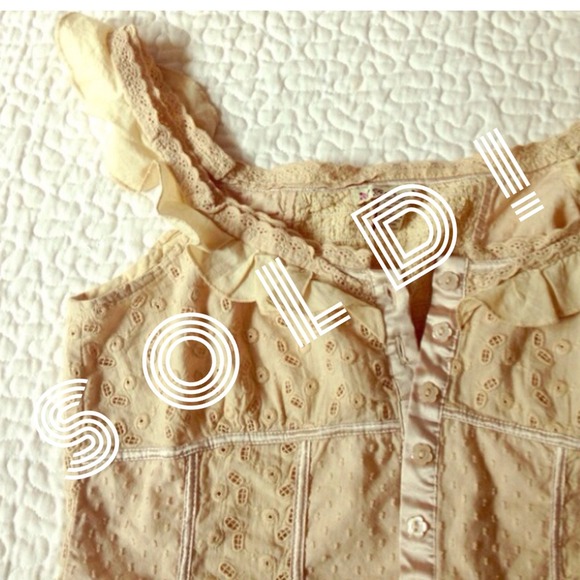 SOLD 🎉 Forever 21 Nude Ruffle Corset Style Top M