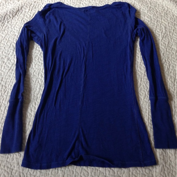 AE Long Sleeve Blue Top 💙 Large - Picture 3 of 3