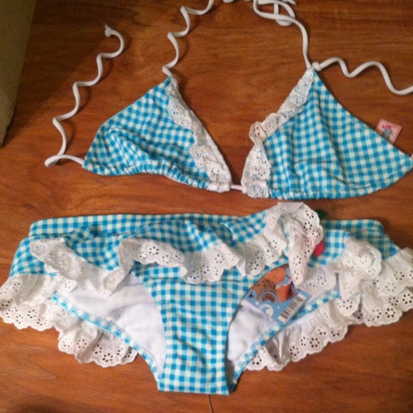 Cute ruffle bathing suit. Rockabilly style.