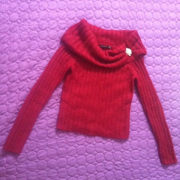 🧡 Red Mohair Sweater & Rhinestone Pin - Picture 2 of 4