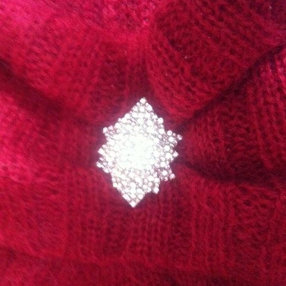 🧡 Red Mohair Sweater & Rhinestone Pin - Picture 3 of 4