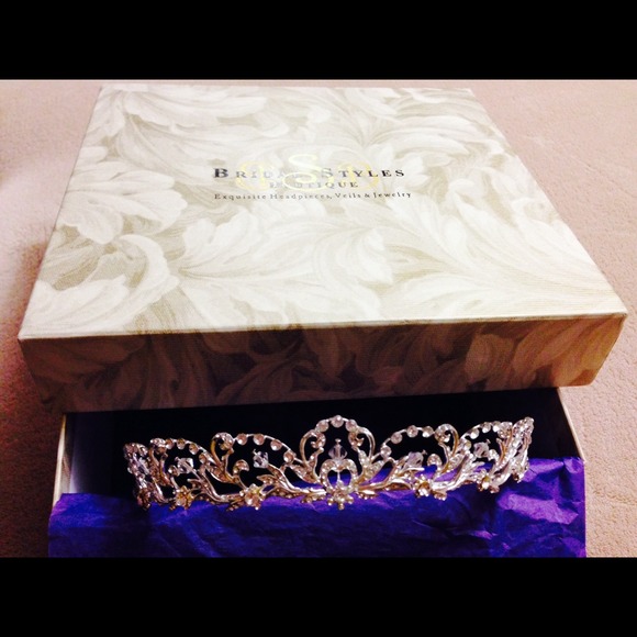 Wedding Tiara Comb main image 5