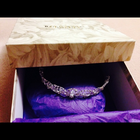 Wedding Tiara Comb main image 3