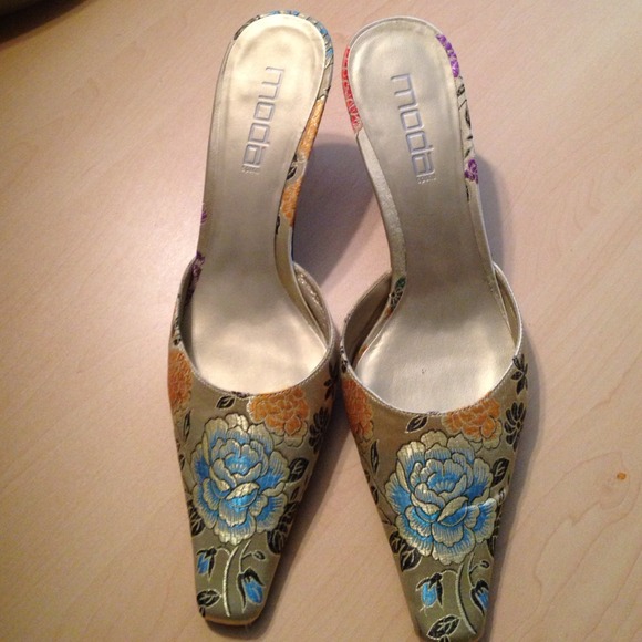 Gold Chinese Silk heels