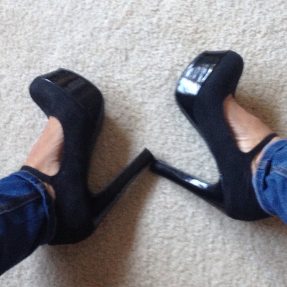 Guess shoes size 7