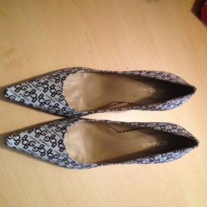 Chocolate logo fabric BCBG pumps