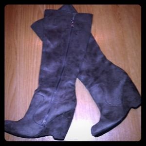 MIA Gray suede boots