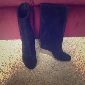 Mrkt mid calf wedgie Boots - Black size 6.