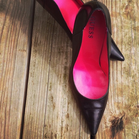 Black Pointed Pumps - Picture 2 of 4