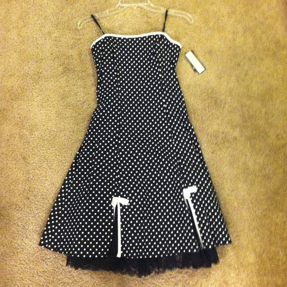 Pokie dot dress