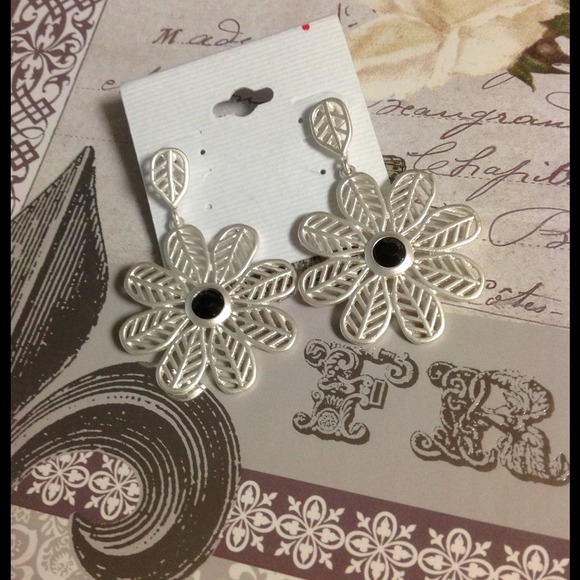 🌸🌸Fashionable flower earrings🌸🌸