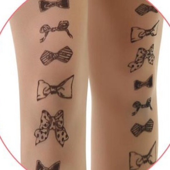 Pantyhose / nylons with Bow design host pick 2X - Picture 2 of 2