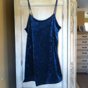 🌸 TRADED- Velvet dress tank