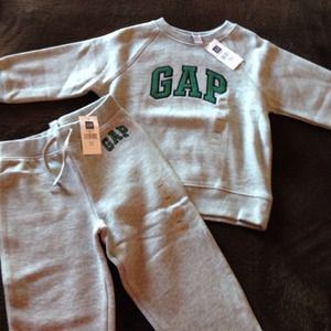 Gap size 2t sweatshirt and pants