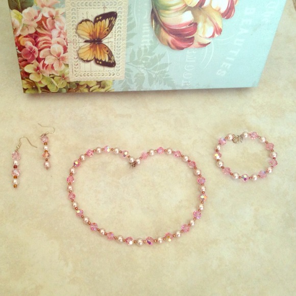 Classy homemade necklaces - Picture 1 of 4