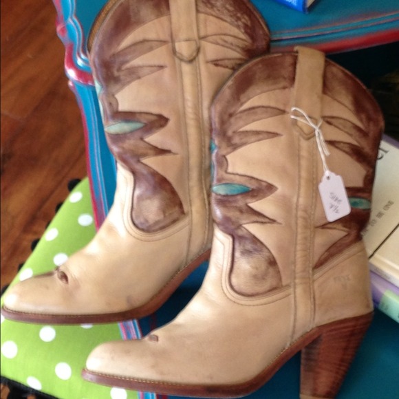 ❌REDUCED❌Hand painted vintage Frye boots!