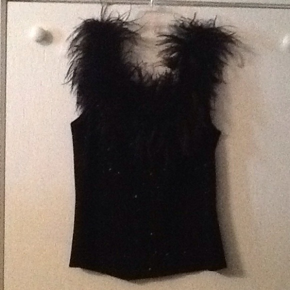 Beautiful sleeveless top w/ feather neckline.
