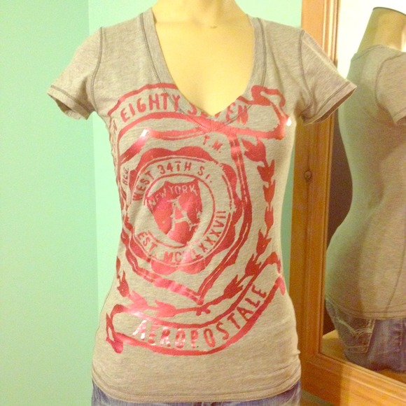 Gray with pink design Aero shirt