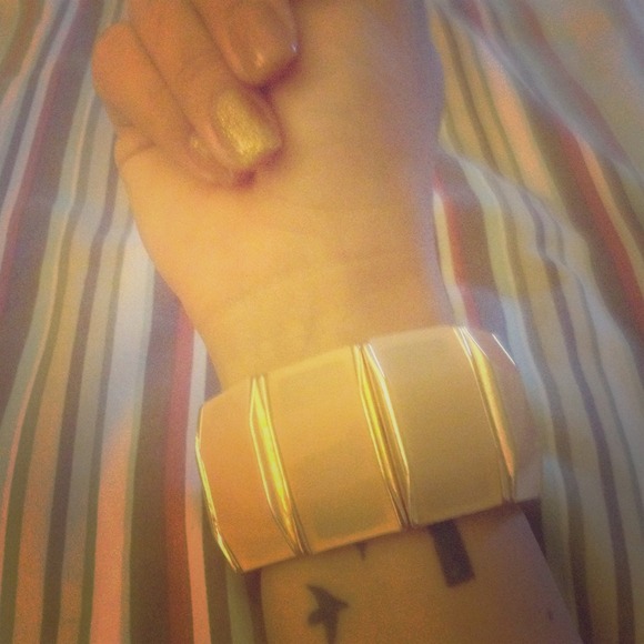 NWOT retro style bracelet