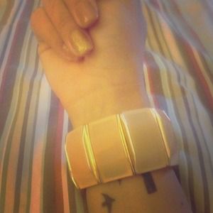 NWOT retro style bracelet