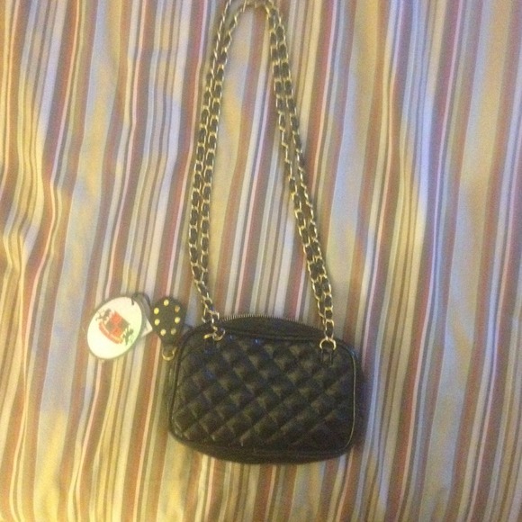 Quilted black 100% vegan leather bag