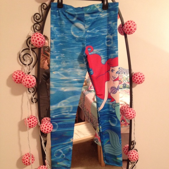 ❌❌SOLD❌❌Little Mermaid Leggings - Picture 3 of 3